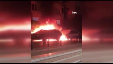 Bursa'da park halindeki 2 otomobil yandı!