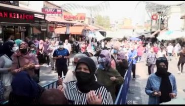 Bursa'da Osmangazi Belediyesi'nin aşure geleneği devam ediyor