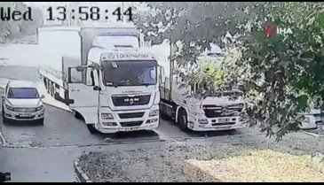 Bursa'da sürücü yanan tırdan saniyeler içinde kurtuldu