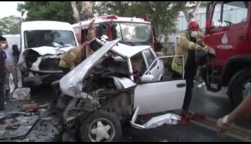 İstanbul'da otomobil ile minibüs çarpıştı: 4 yaralı