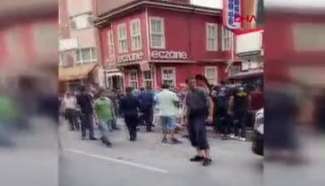 İstanbul'da otomobil durağa daldı! Yaralılar var