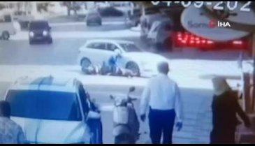 Bursa'da bisikletli gençlerin kazası kamerada; 2 yaralı