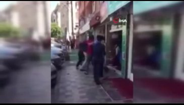 Bursa'da yabancı uyrukluların tekme tokat müşteri kavgası kamerada!