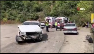 Bursa'da otomobiller kafa kafaya çarpıştı! 7 kişi yaralandı