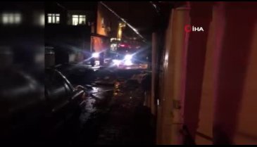 İstanbul'da sağanak yağış sebebiyle ağaçlar devrildi