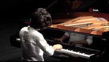 4 yaşında piyano çalmayı öğrenen Bursalı Ali ödüle doymuyor