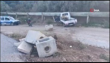 Bursa İznik'te kontrolden çıkan kamyonet sulama kanalına çarptı