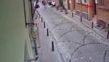Sinemasal kurucusu Enes Kaya'ya sokak ortasında silahlı saldırı!