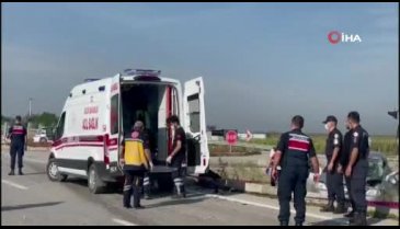 Bursa'da hafif ticari araçla çarpışan otomobilin sürücüsü hayatını kaybetti