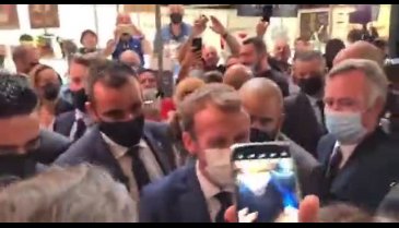 Fransa Cumhurbaşkanı Macron'a saldırı şoku! Yumurta attılar