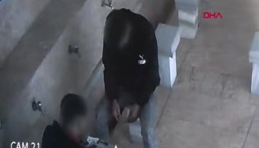 İstanbul Sultangazi'de camide uyuşturucu kullanan kişiye dayak!