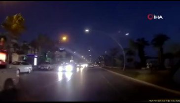 Trafikte dehşet! Yunus timi ve trafik polisine çarptı motosikletliye ateş etti