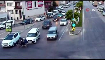 Bursa'da motosiklet sürücülerinin ölümden döndüğü anlar kamerada
