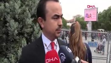 İzmir'de aşı karşıtları maske ve sosyal mesafe kurallarına uymadı