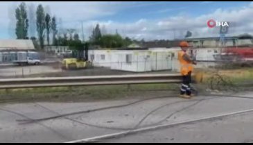 Avustralya'da yolcu treni raylara terk edilen araca çarptı