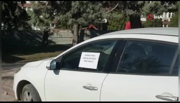 Bursa'da yaya yoluna park edilen aracın camına bu yazıyı astı!