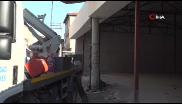 Bursa Osmangazi'de kaçak işyeri yıkıldı