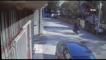 Bursa'da köpekten kaçarken motosikletle yol kenarındakilere çarptı