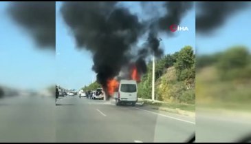 Bursa'da minibüs alevlere teslim oldu!
