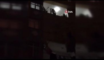 İstanbul Esenyurt'ta çocuğu çarşafla sarkıttılar