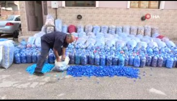 Bursa'da bulunan gönüllü engelliler için 1 ton kapak topladı
