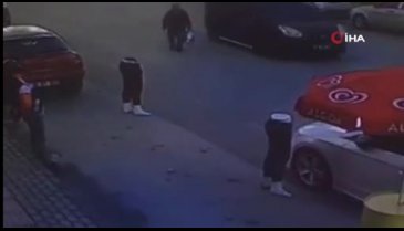 Bursa'da yaşlı adam, kendisine çarpan motosiklet sürücüsüne sarıldı