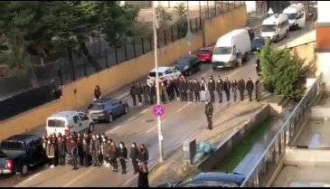 Bursa'da öğrenciler 09:05'te Yıldırım Caddesi'ni kapattı