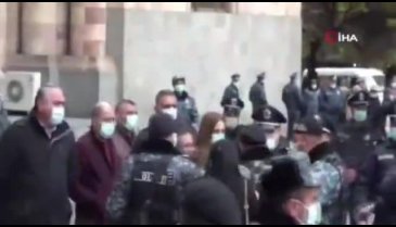 Ermenistan'da muhalefet ayaklandı!
