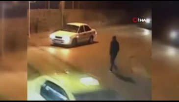 Bursa'da otomobil yolun karşısına geçmeye çalışan yaşlı adama çarptı