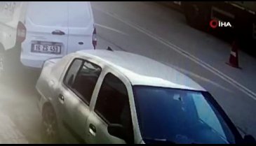 Bursa'da kamyonet genç kıza çarptı