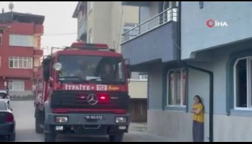 Bursa'da yangında mahsur kalan aileyi itfaiye kurtardı