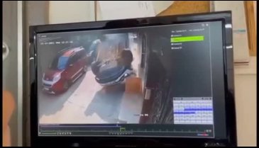Bursa'da direksiyon hakimiyetini kaybeden sürücü takla attı&nbsp;