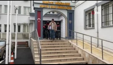 Bursa'da bebek kamerasına yakalanan silahlı hırsızlık çetesi adliyeye sevk edildi