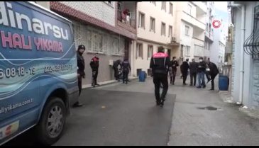 Bursa'da polise bıçakla saldırdı, ayağından vurularak etkisiz hale getirildi