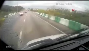 Bursa'da akılalmaz kaza! Yandan çarptı