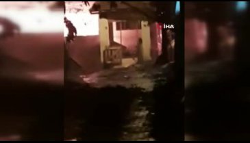 Bursa'da cayır cayır yanan evine odun attı
