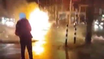 Hollanda'da kısıtlama protestolarında kan aktı