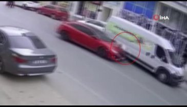 Bursa'da yolun karşısına geçmeye çalışan çocuğa otomobilin çarptı