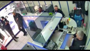Döviz bürosu vatandaşa yanlışlıkla 500 dolar fazla verdi