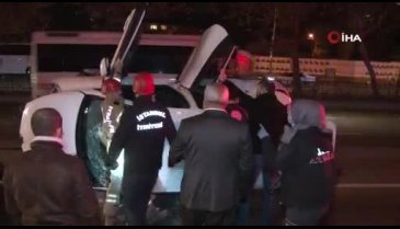 İstanbul'da otomobil refüje çarpıp takla attı