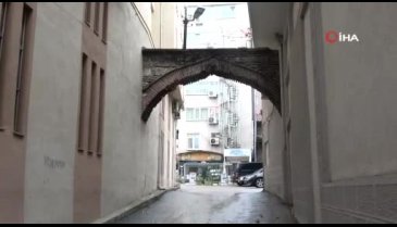 Bursa'da apartmanların içinden çıkan tarihi kemerler görenleri şaşırtıyor