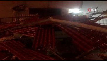 Bursa'da fırtına Gemlik'i uçurdu
