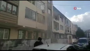 Bursa'da apartmanda korkutan yangın