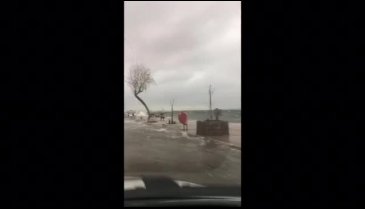 Bursa'da deniz taştı! Yollar göle döndü