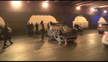 İstanbul'da alt geçitte otomobil takla attı
