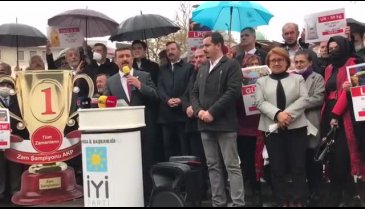 Bursa'da AK Parti'ye 'Tüm zamanların zam şampiyonu' kupası verildi