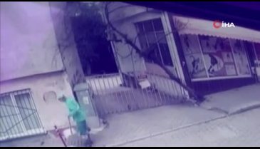 Bursa'da  temizlik işçisi ağacın devrilmesinden kıl payı kurtuldu