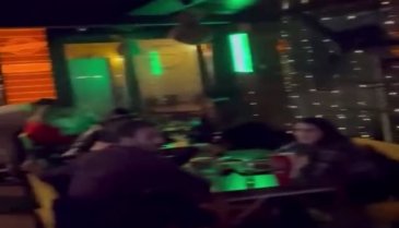 DEVA Partisi lideri Babacan barda eğlenen gençlere selam verdi