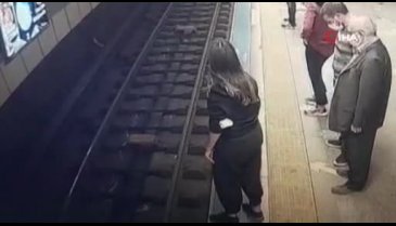 Metronun önüne atlayan kadının o anları saniye saniye kamerada