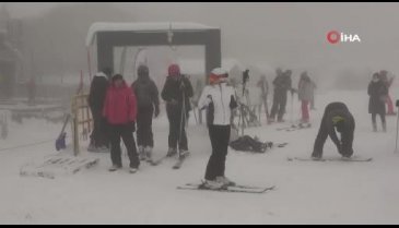Uludağ'da sezon açıldı, kayak tutkunları piste koştu